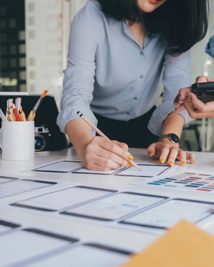 web-designer-planning-application-for-mobile-phone-app-design-technology-and-business-concept_t20_8dJA6J